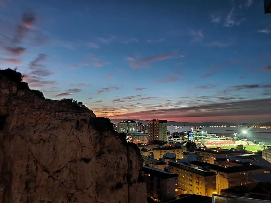 Luxury Apartment/High Floor/Stunning Views/Parking Gibraltar 0*,  Gibraltar